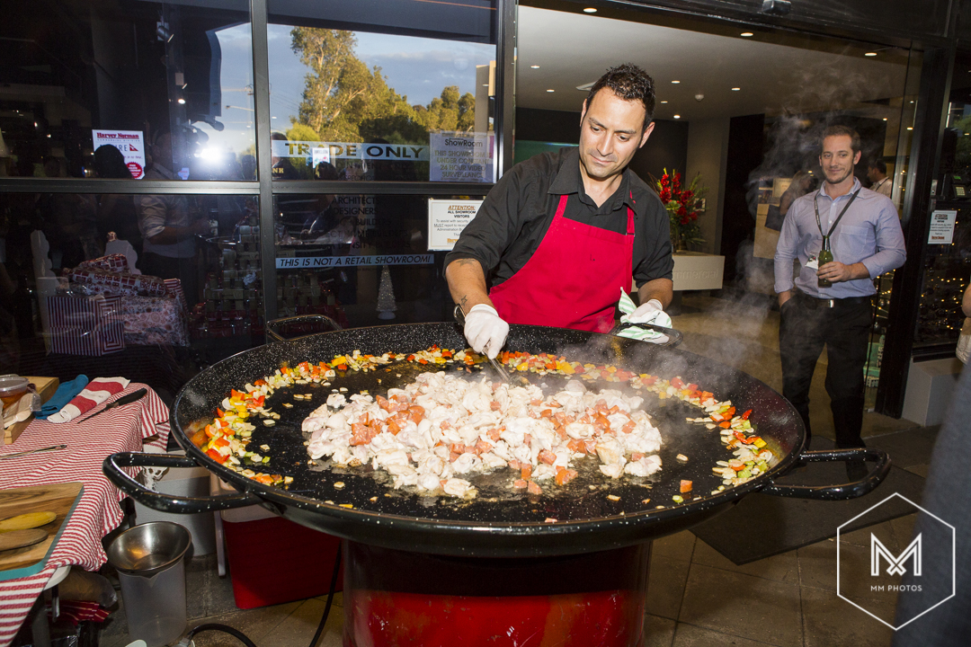 cooking-the-big-paella